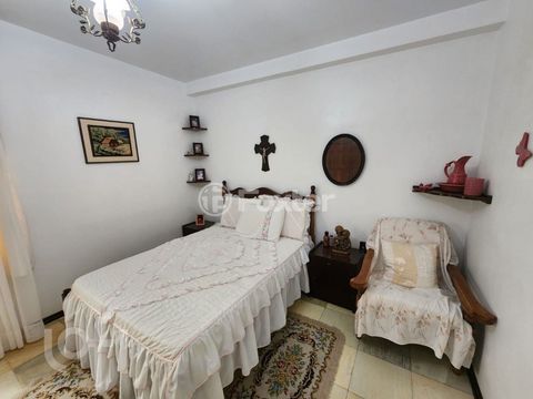 Image 19 - 840221