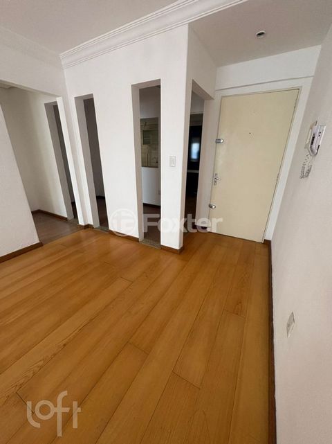 Image 2 - 840425