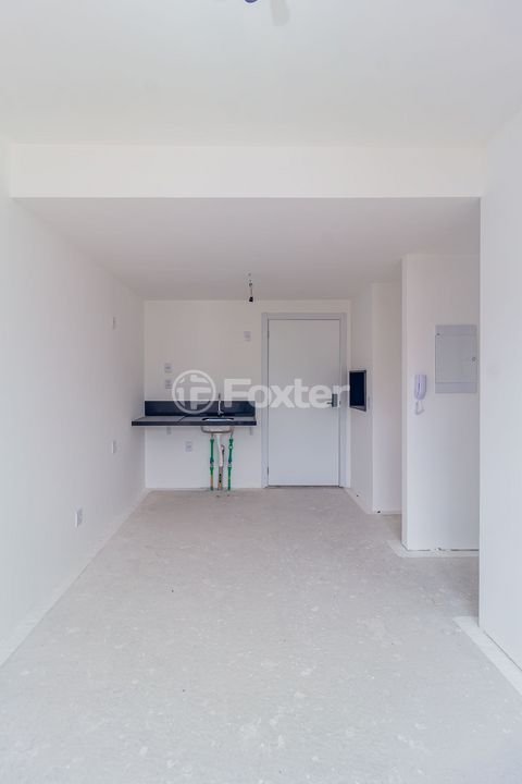 Image 4 - 840628