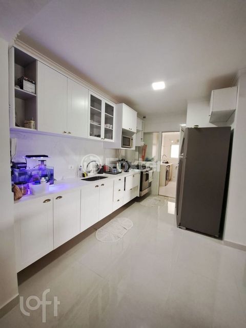 Image 4 - 841589