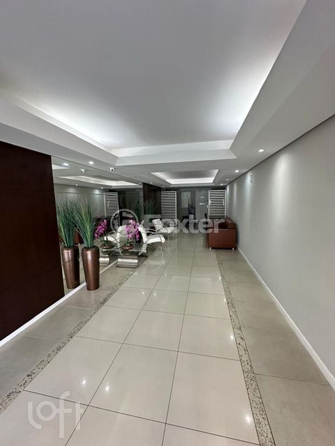 Image 11 - 842023