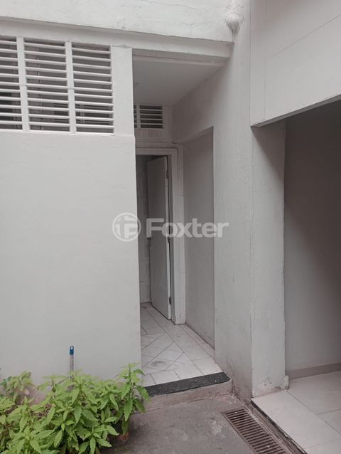 Image 6 - 842535