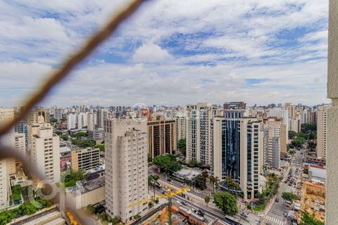 Image 8 - 843989
