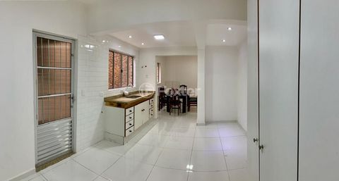 Image 17 - 844102