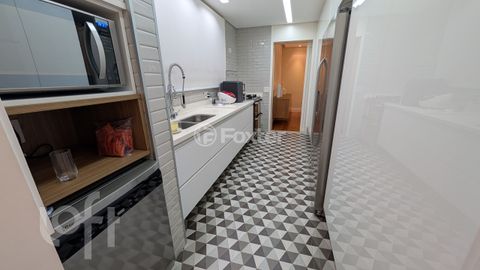Image 6 - 844973