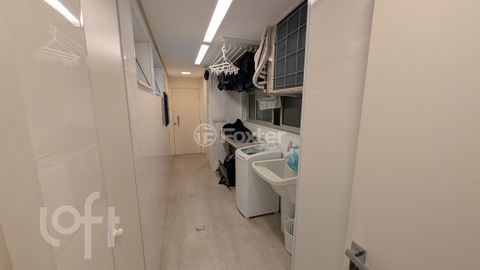 Image 8 - 844973