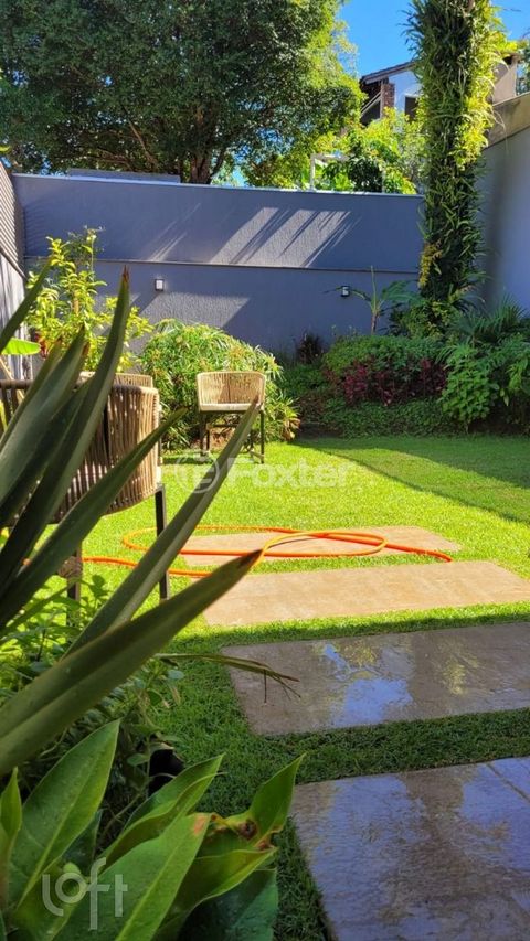 Image 4 - 846017