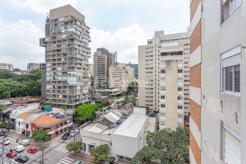 Image 4 - 849930