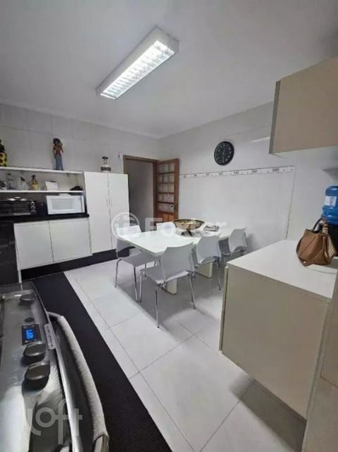 Image 5 - 850053