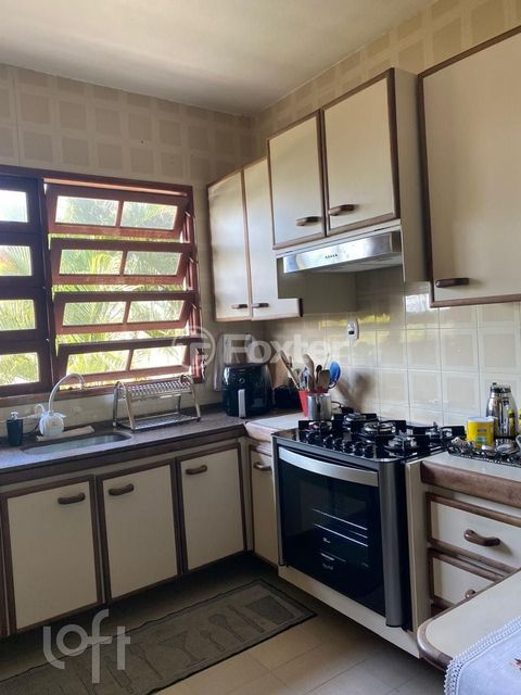 Image 10 - 850976