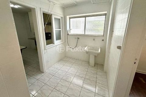 Image 4 - 851249