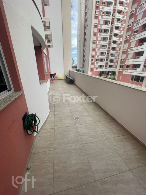 Image 10 - 851515