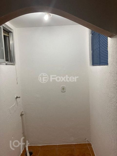 Image 1 - 851562