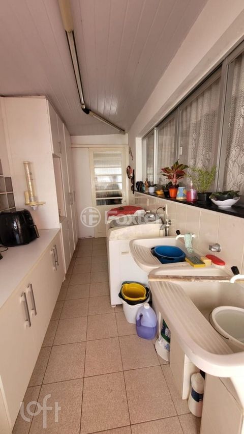 Image 4 - 851589