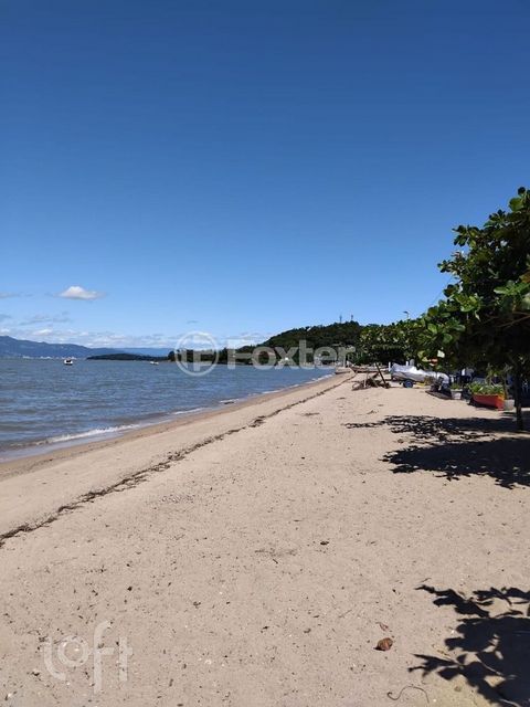 Image 13 - 851605