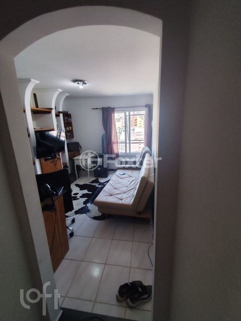Image 1 - 851676