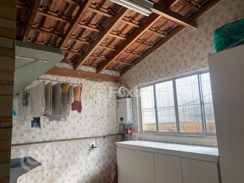 Image 8 - 851730