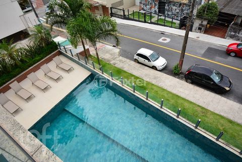 Image 10 - 851800