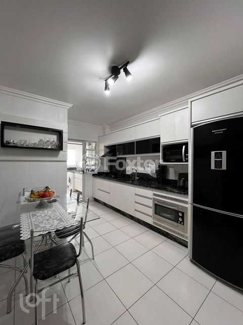 Image 17 - 851815