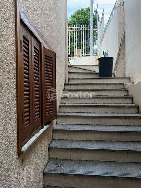 Image 4 - 851912