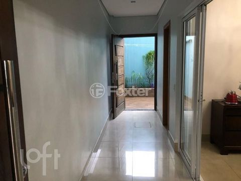 Image 1 - 852103