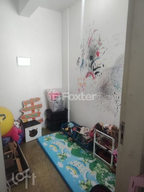 Image 8 - 852125