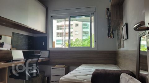 Image 18 - 852133