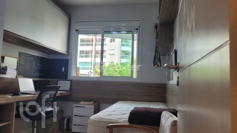 Image 19 - 852133