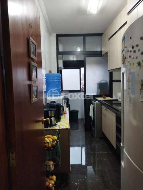 Image 4 - 852237