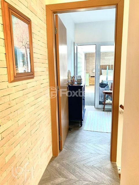Image 7 - 852257