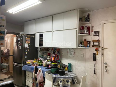 Image 8 - 852559