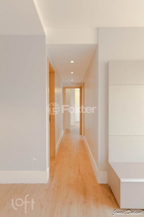 Image 7 - 852580