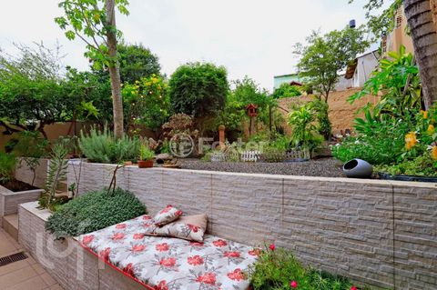 Image 4 - 852610