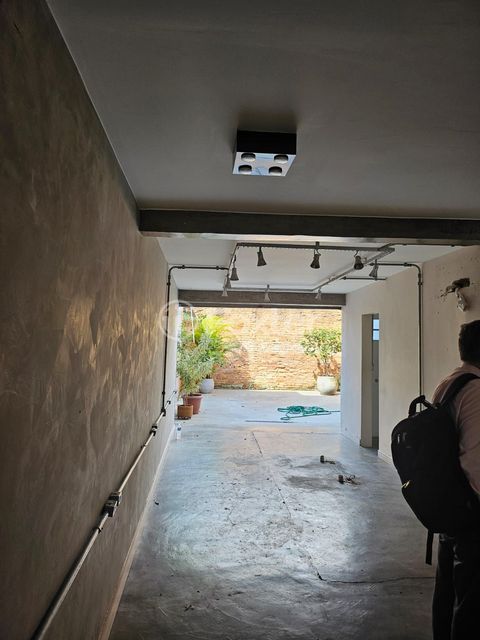 Image 3 - 852616