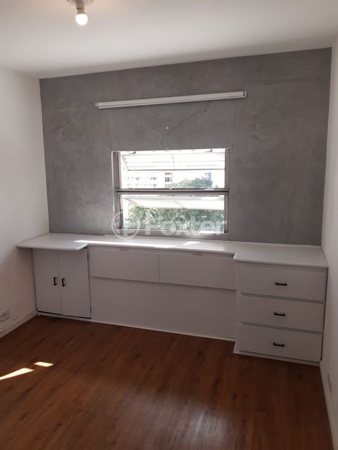 Image 3 - 852627
