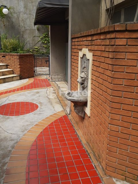 Image 18 - 852627