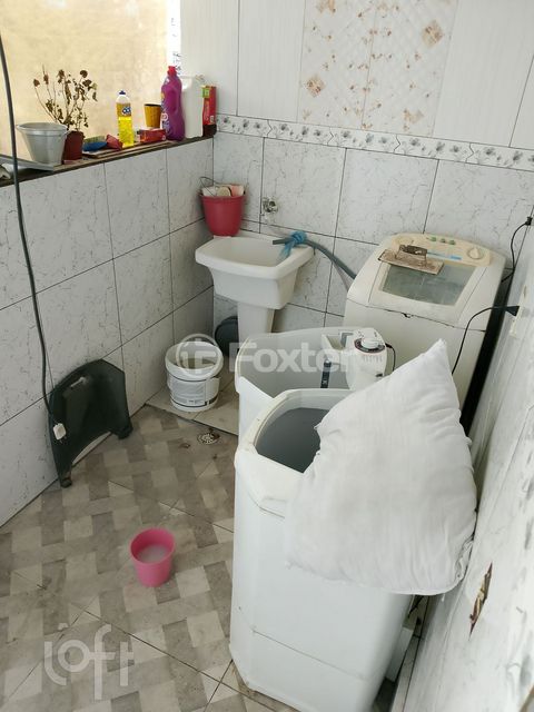 Image 8 - 852641