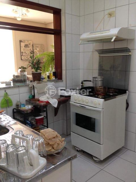 Image 5 - 852696