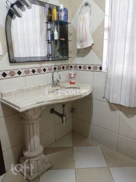 Image 8 - 852740