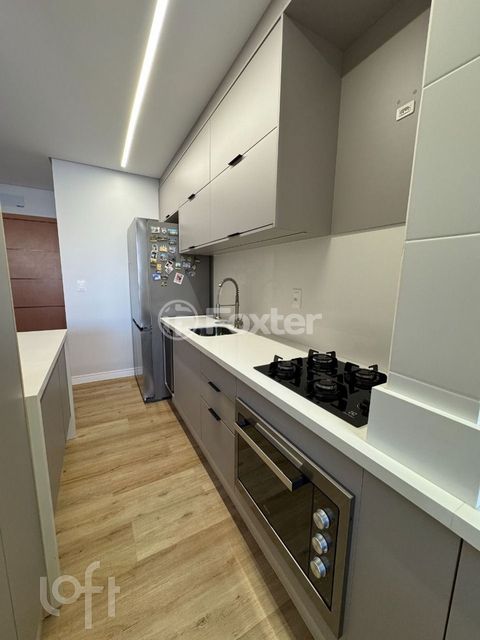 Image 4 - 852777