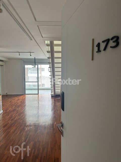 Image 2 - 852820