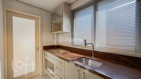 Image 9 - 852860