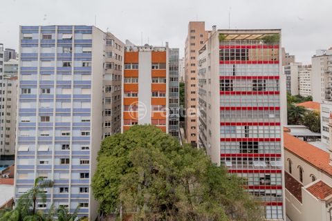 Image 7 - 852882