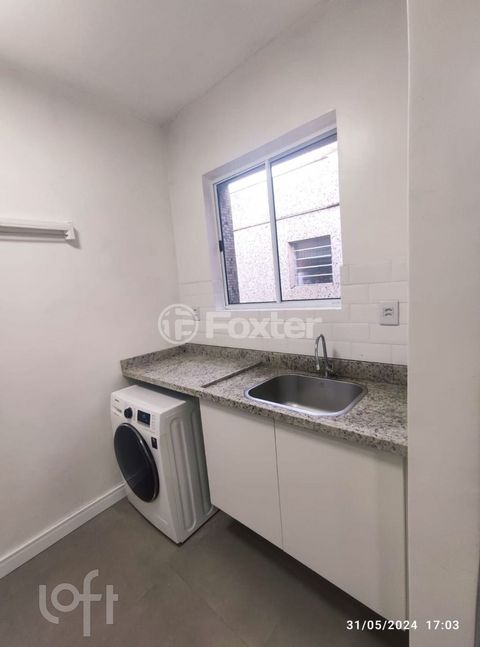 Image 7 - 852942