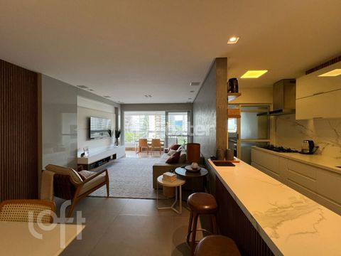 Image 3 - 853232