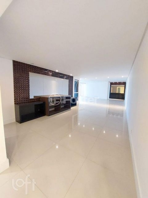 Image 3 - 853248