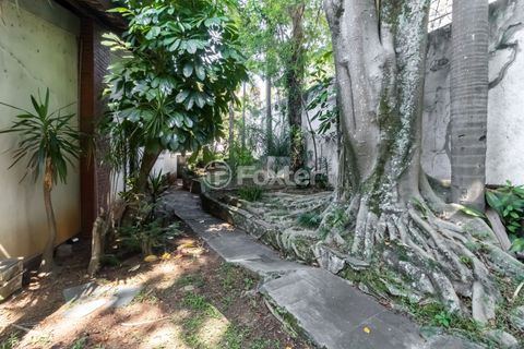 Image 8 - 853317