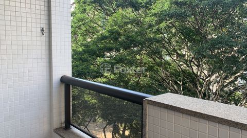 Image 8 - 853325