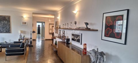 Image 8 - 853386