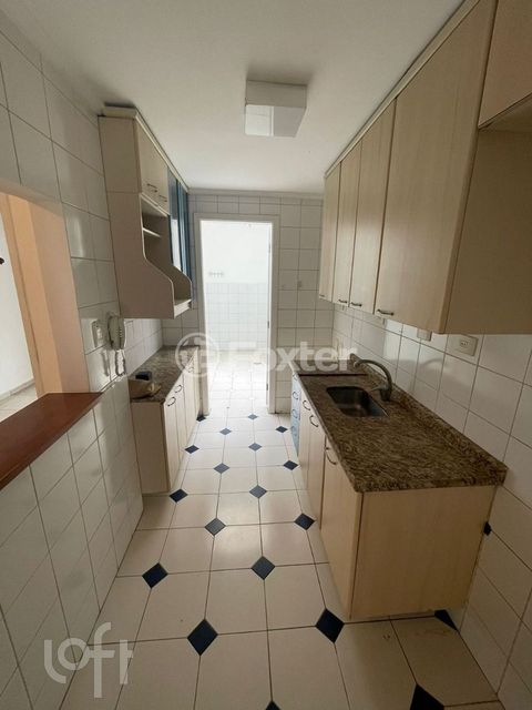 Image 4 - 853468
